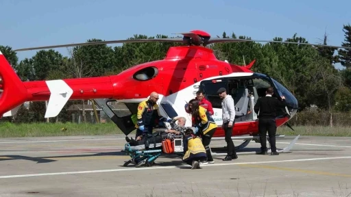 Kalp krizi ge&ccedil;iren hasta i&ccedil;in ambulans helikopter zamanla yarıştı
