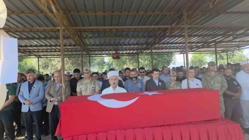 Kalp krizi ge&ccedil;irerek vefat eden uzman &ccedil;avuş son yolculuğuna uğurlandı
