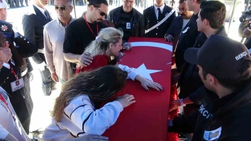Kalp krizi geçirip hayatını kaybeden polisin eşinin sözleri yürekleri dağladı: &quot;Lütfen kalk aşkım&quot;

