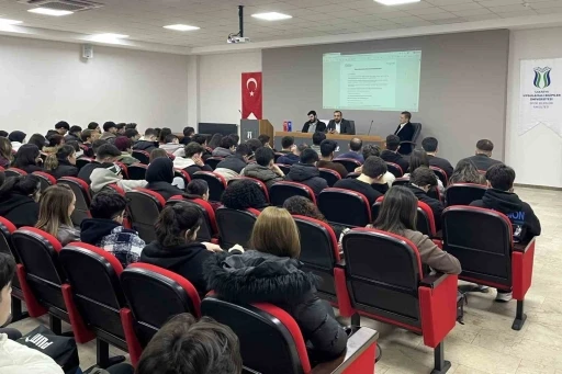 Kamu ve sekt&ouml;r temsilcileri tecr&uuml;belerini &ouml;ğrencilerle paylaştı
