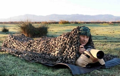 Kamuflajlı savcı, doğanın gizli güzelliklerini yakalıyor

