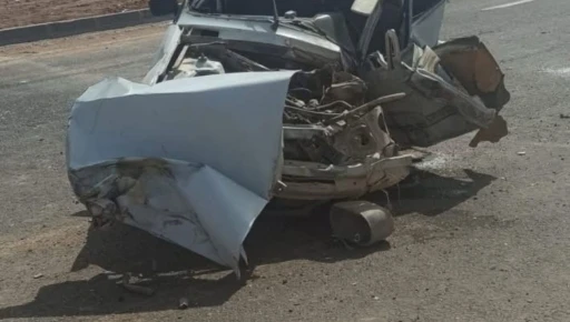 Kamyon ile otomobil çarpıştı: 1 ölü, 3 yaralı
