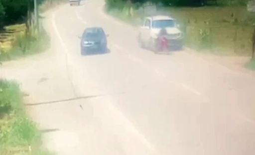 Kamyonet ile motosiklet b&ouml;yle &ccedil;arpıştı: 1 ağır yaralı
