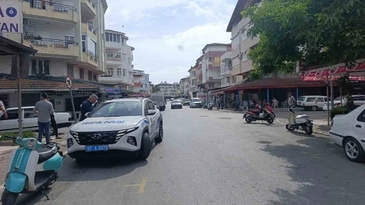 Kamyonete çarpmamak için frene bastı, elektrikli bisikletiyle devrildi: 1 yaralı
