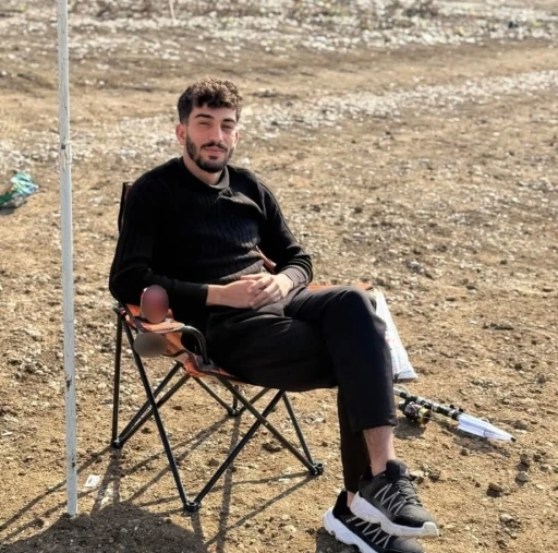 Kamyonetle &ccedil;arpışan motosikletin 25 yaşındaki s&uuml;r&uuml;c&uuml;s&uuml; hayatını kaybetti
