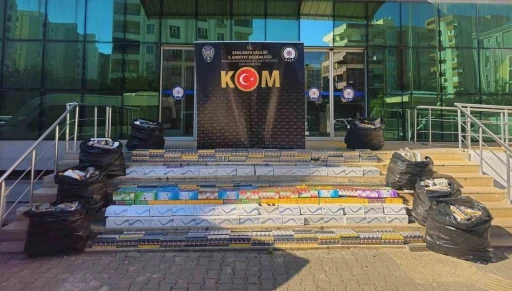 Kamyonetteki ara&ccedil; lastiklerinden 20 bin paket ka&ccedil;ak sigara &ccedil;ıktı
