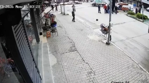 Kamyonun &ccedil;arptığı motosikletin s&uuml;r&uuml;c&uuml;s&uuml; hayatını kaybetti
