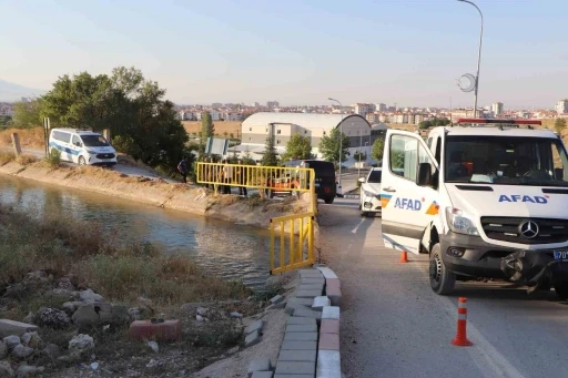 Kanalda akıntıya kapılan 2 &ccedil;ocuğu itfaiye ve AFAD kurtardı
