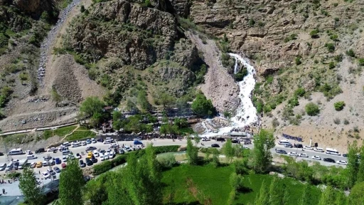 Kanispi Şelalesi bayramda ziyaret&ccedil;i akınına uğradı
