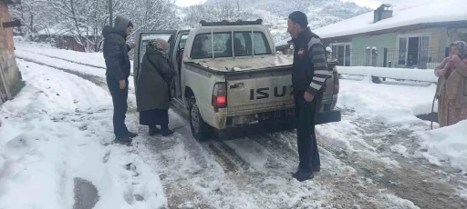 Kanser hastası kadına k&ouml;y hizmetleri ekipleri yetişti
