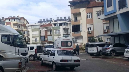 Kanser hastası yaşlı adam evinde &ouml;l&uuml; bulundu
