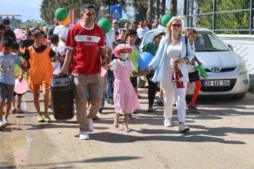 Kanser tedavisi g&ouml;ren H&uuml;lya&rsquo;nın yeni sa&ccedil;ları, Deniz&rsquo;in fedakarlığıyla hayat buldu
