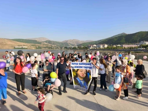 Kansere yenik düşen Duygu için gökyüzüne balonlar bırakıldı
