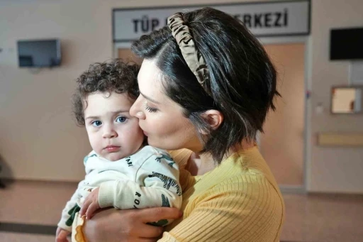 Kanseri yendi, annelikten vazge&ccedil;medi