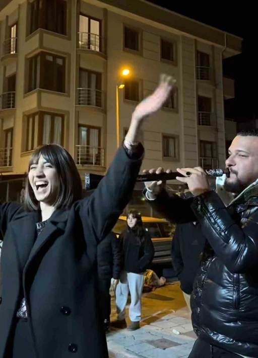 KANSERİ YENDİ, DAVUL-ZURNA İLE KUTLADI
