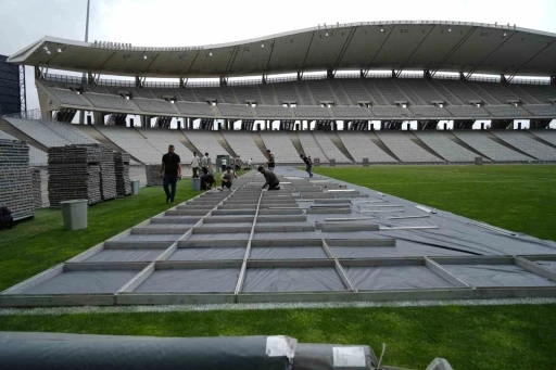 Kanye West&rsquo;in İstanbul&rsquo;daki 100 bin kişilik konserine "Travis Scott" s&uuml;rprizi
