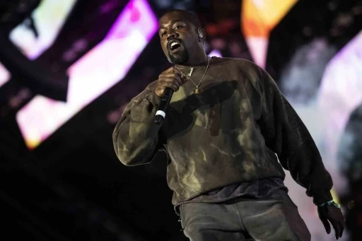 Kanye West&rsquo;ten d&uuml;nya rekoru: 150 milyonluk sahnede 100 bin kişiye konser verecek
