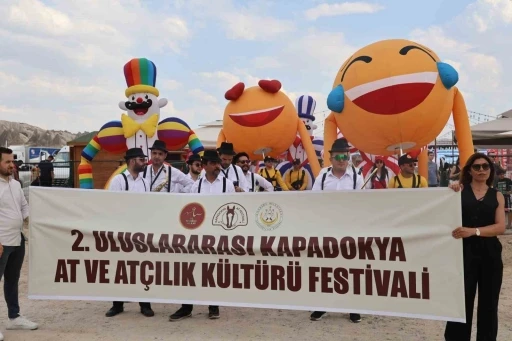 Kapadokya’da güzellikleriyle büyüleyen atlar podyuma çıktı
