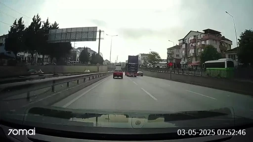 Kapağı açık unutulan kamyon tünele çarptı
