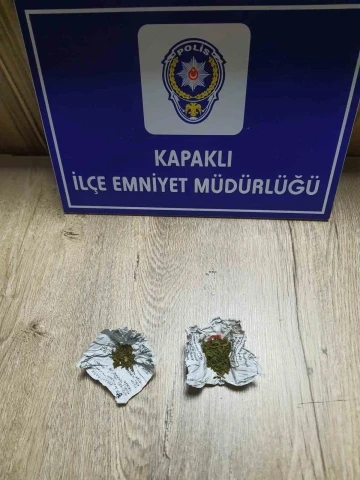 Kapaklı&rsquo;da metruk binada uyuşturucuyla yakalandılar
