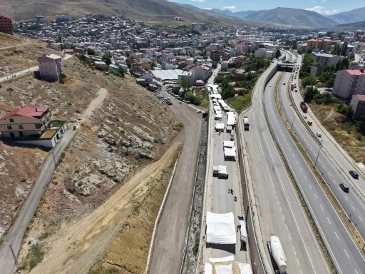 Kapalı halk pazarı otoparkı hizmete a&ccedil;ıldı
