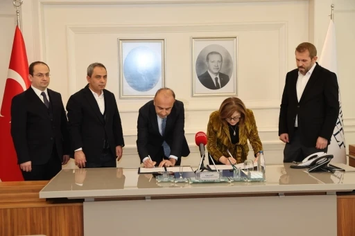 Kapalı spor salonu protokol&uuml; imzalandı
