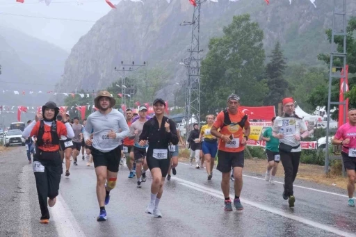 Kapıkayafest&rsquo;te 21 kilometrelik dağ koşusunda nefes kesen m&uuml;cadele
