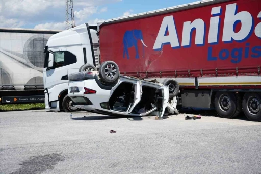 Kapıkule yolunda SUV ara&ccedil; ile tır &ccedil;arpıştı: 2&rsquo;si ağır 3 yaralı
