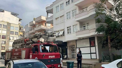 Kapıyı arkadan kilitleyip TV izlemeye dalan çocuk itfaiyeyi alarma geçirdi

