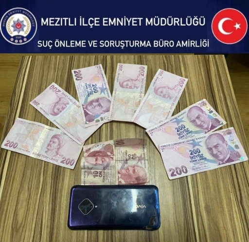 Kapkaç anları kamerada: 2 şüpheli sabah olmadan yakalandı
