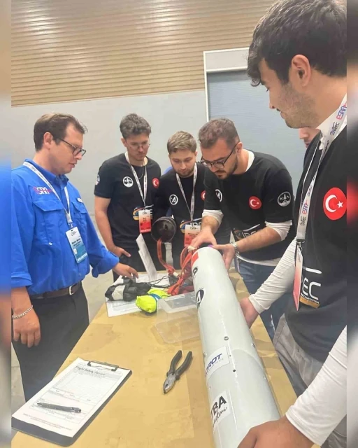 Kaps&uuml;l Azak Rocket Team ABD&rsquo;de d&uuml;nya birincisi oldu
