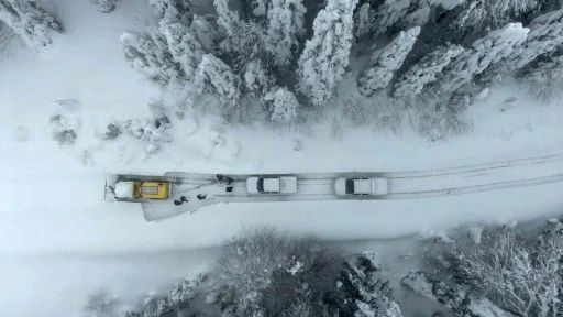 Kar altındaki k&ouml;y yollarında "kar savaş&ccedil;ıları"ndan yoğun mesai

