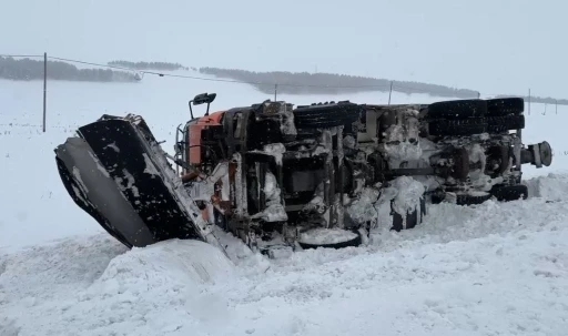 Kar k&uuml;reme aracı kaza yaptı
