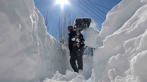 Kar t&uuml;nelinden evlere ulaşım
