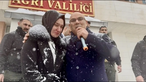 Kar ve fırtınaya rağmen vefa: Ağrı, Vali Ko&ccedil;&rsquo;u g&ouml;zyaşlarıyla uğurladı
