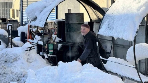 Kar yağışı durdu, esnafın m&uuml;cadelesi başladı