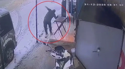 Kar yağışından dolayı kayganlaşan zemine ayağını atan yerle bir oldu
