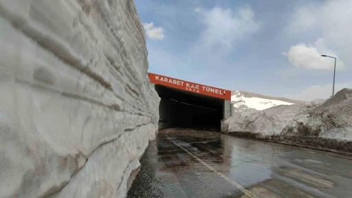 Karabet Ge&ccedil;idi&rsquo;nde kar kalınlığı 3 metre 52 santim oldu
