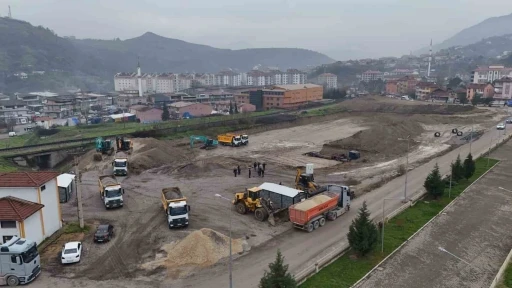 Karab&uuml;k Adalet Sarayı sahasında zemin hazırlıkları s&uuml;r&uuml;yor
