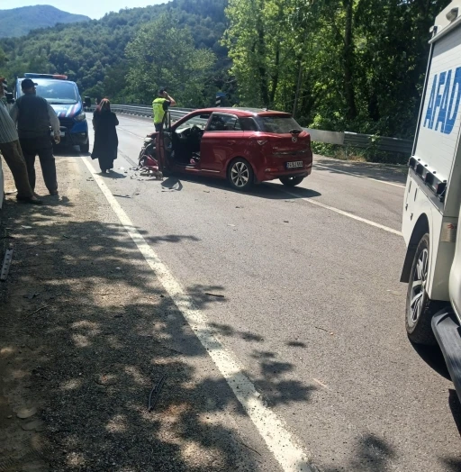 Karabük-Bartın yolunda kaza: 2 yaralı
