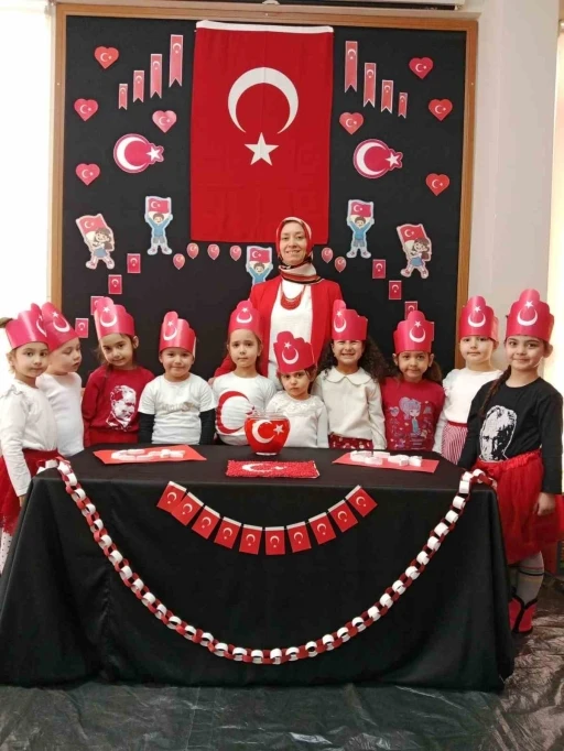 Karab&uuml;k Belediyesi KAMER&rsquo;de miniklere bayrak bilinci aşılandı

