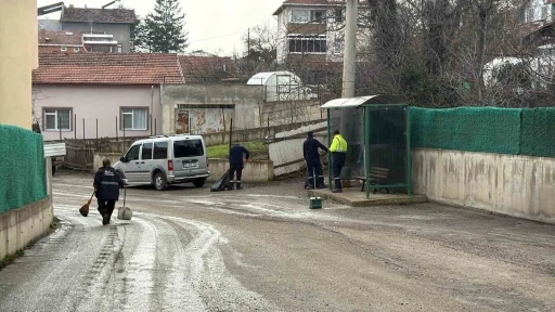 Karab&uuml;k Belediyesi Kapullu Mahallesi&rsquo;nde &ccedil;alışmalarını s&uuml;rd&uuml;r&uuml;yor
