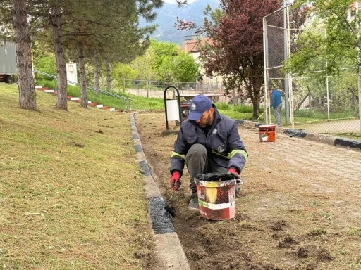 Karabük Belediyesi park ve yeşil alanlarda çalışmalara başladı
