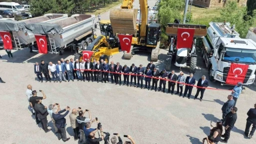 Karab&uuml;k İl &Ouml;zel İdaresine 13 yeni ara&ccedil; ve iş makinesi kazandırıldı
