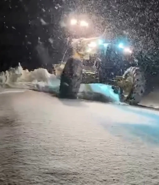 Karab&uuml;k&rsquo;te 26 k&ouml;y yolu ulaşıma kapandı
