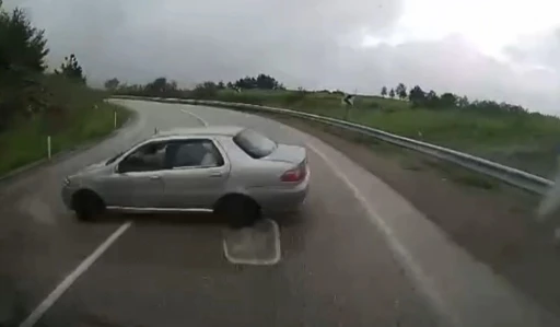 Karab&uuml;k&rsquo;te 6 kişinin yaralandığı kazanın g&ouml;r&uuml;nt&uuml;s&uuml; ortaya &ccedil;ıktı
