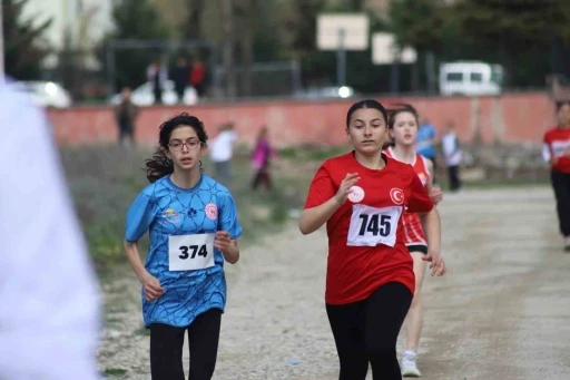 Karab&uuml;k&rsquo;te ANALİG Atletizm Kros 1. Etap yarışmaları d&uuml;zenlendi
