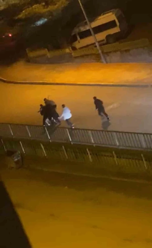 Karabük’te bir genç, 4 kişi tarafından acımasızca böyle darbedildi
