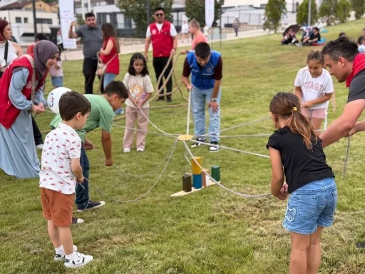 Karab&uuml;k&rsquo;te &ccedil;ocuklar karne festivalinde doyasıya eğlendi
