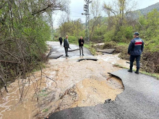 Karab&uuml;k&rsquo;te &ccedil;&ouml;ken k&ouml;y yolu yeniden ulaşıma a&ccedil;ıldı
